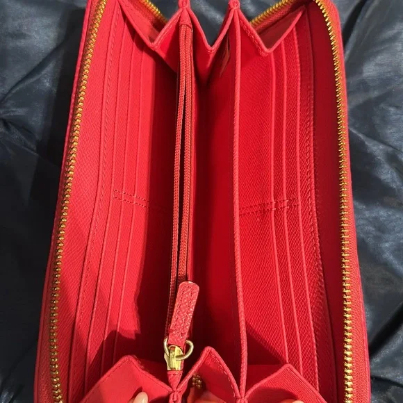 Coach Accordion Zip Wallet In Signature - Picture 3 of 4